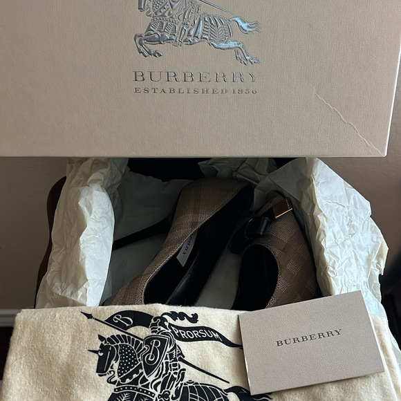Burberry London Jacquard Sturridge 85 Peep Toe Pump - Picture 10 of 10